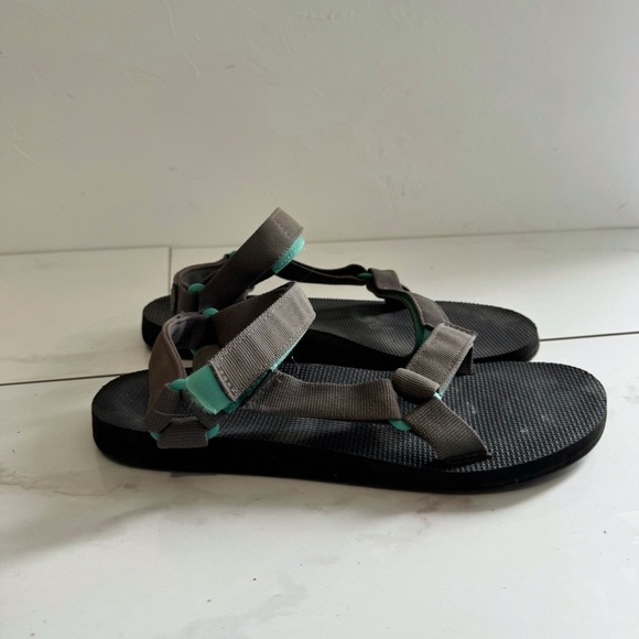 Teva Gray Strappy Sandals Size 10 - Picture 2 of 6
